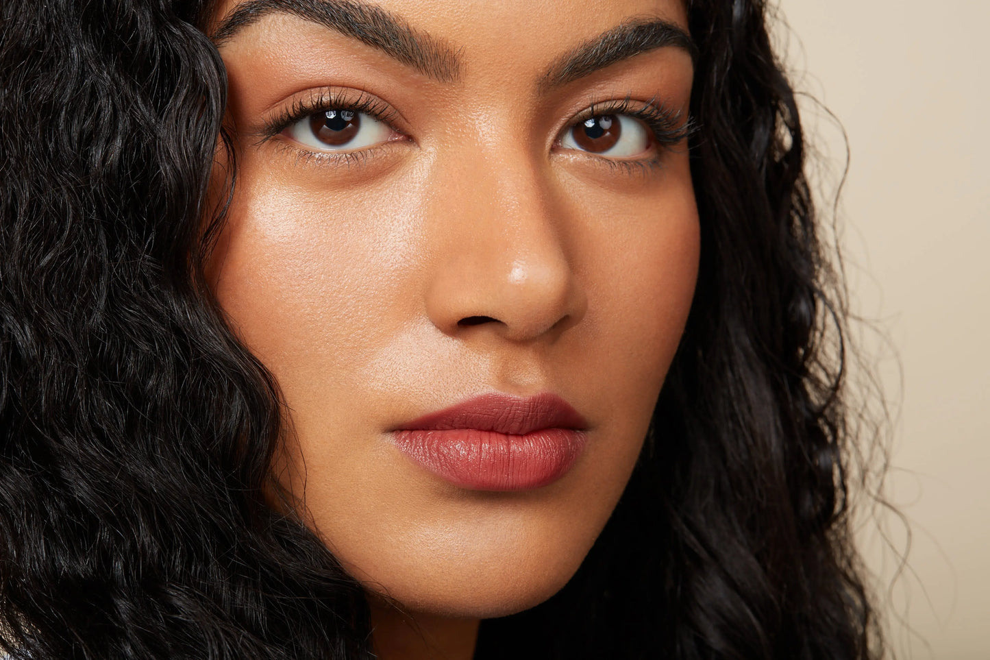 Kissen Lush Lipstick Crayon | Monikablunderbeauty.com