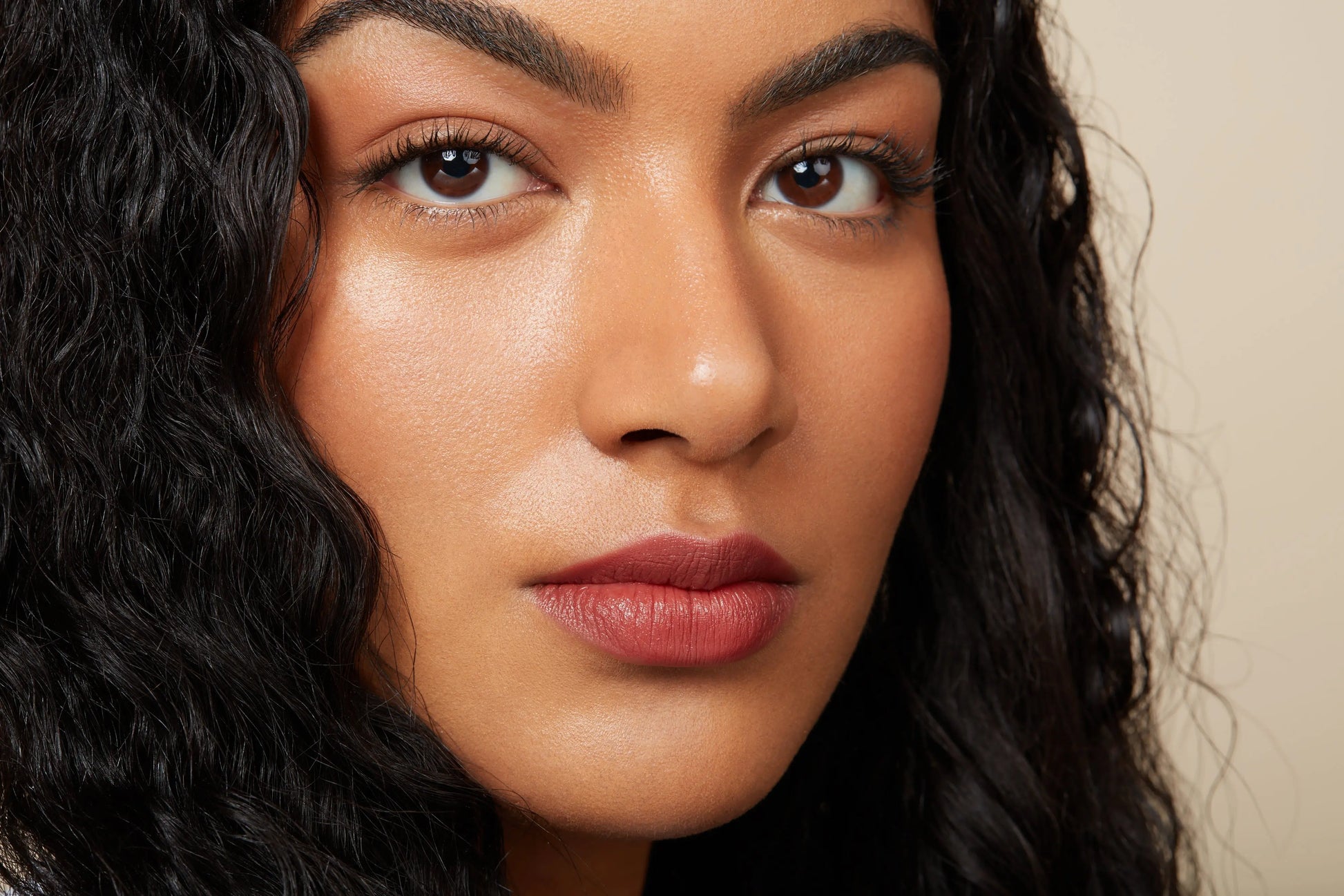 Kissen Lush Lipstick Crayon | Monikablunderbeauty.com