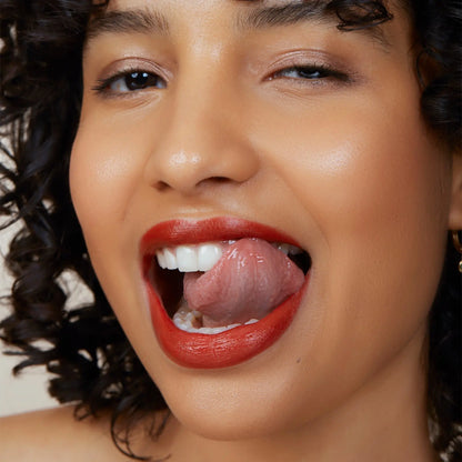 Kissen Lush Lipstick Crayon | Monikablunderbeauty.com